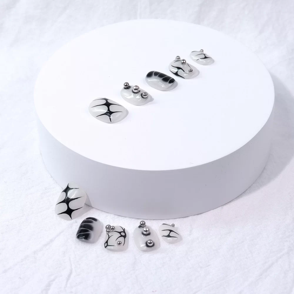 Modern Hand-made Press on Nails - Image 3