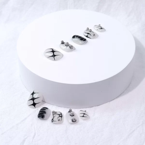 Modern Hand-made Press on Nails - Image 3